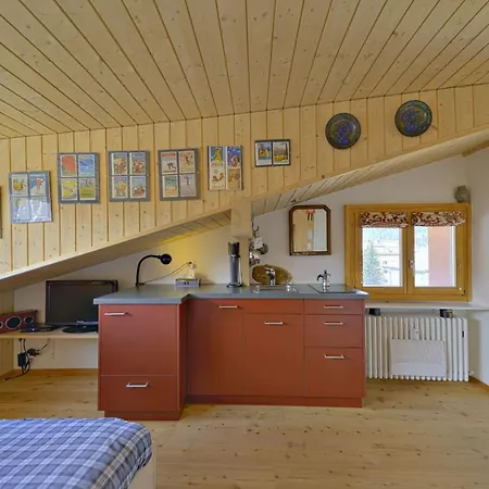 Attic Chesa Charots - Celerina Apartment